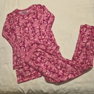 Weatherproof girls size XLarge or 14/16 pink camo design baselayer EUC or better